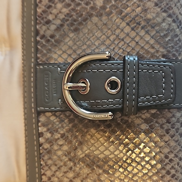 Coach Accordian Wallet EUC - Picture 3 of 8